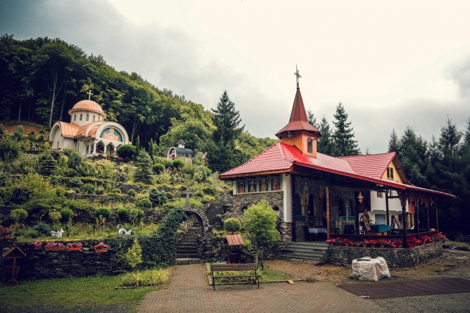 De Praznicul Nașterii Maicii Domnului va fi hram la Mănăstirea Chiuzbaia