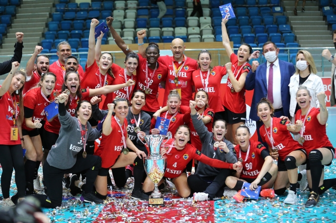 O primă mare victorie: Fostul antrenor Minaur Baia Mare, Costică Buceschi, a câștigat la debut Supercupa Turciei, cu noua sa echipă! (FOTO)