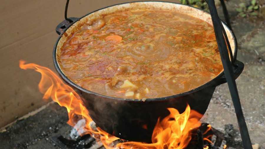 Încă o sărbătoare importantă: Are loc Festivalul Gulașului duminică la Ocna Șugatag. Vezi care este programul manifestărilor, care sunt artiștii care vor cânta