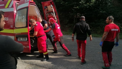 Alertă la mare înălțime: În județul Maramureș, un bărbat a primit astăzi sprijinul salvatorilor montani, după ce s-a rănit cu drujba (FOTO)
