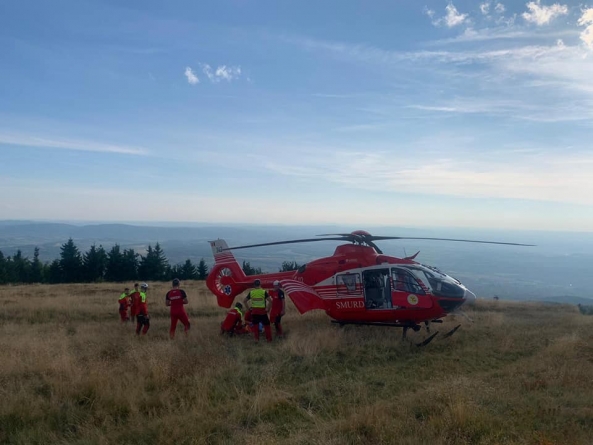 Intervenție cu elicopterul inclusiv: În județul Maramureș, Vârful Mogoșa, un bărbat, alergător montan, vârsta 39 ani, a avut nevoie de sprijin! (VIDEO ȘI FOTO)