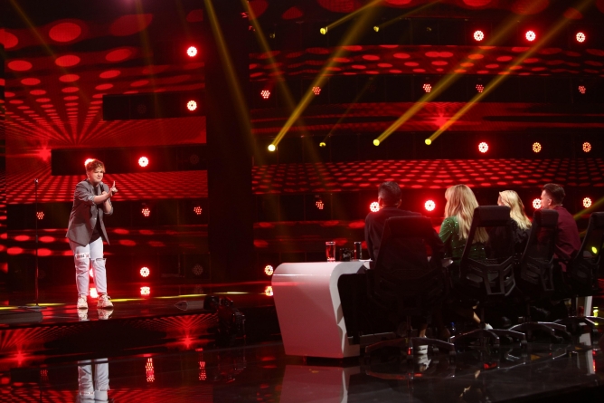 Show total pe scenă!: Un tânăr maramureșean din Borșa i-a uimit, cu prestația sa, pe jurații de la XFactor. Cine este Ionuț (VIDEO ȘI FOTO)