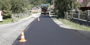 Veste bună în Maramureș: Locuitorii din cătunul Luhei, aparținând de cea mai mare comună, Poienile de sub Munte, vor vedea asfaltul! (FOTO)