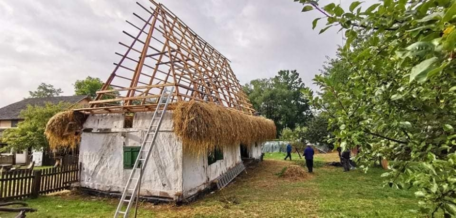 Printre picăturile de ploaie: Lucrări de reabilitare la Muzeul de Etnografie și Artă Populară Maramureș