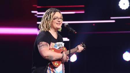 Show total pe scenă!: Nora Deneș, artista noastră băimăreană, a reușit să cucerească juriul de la X Factor cântând piesă a Rihannei la ukulele! (VIDEO ȘI FOTO)