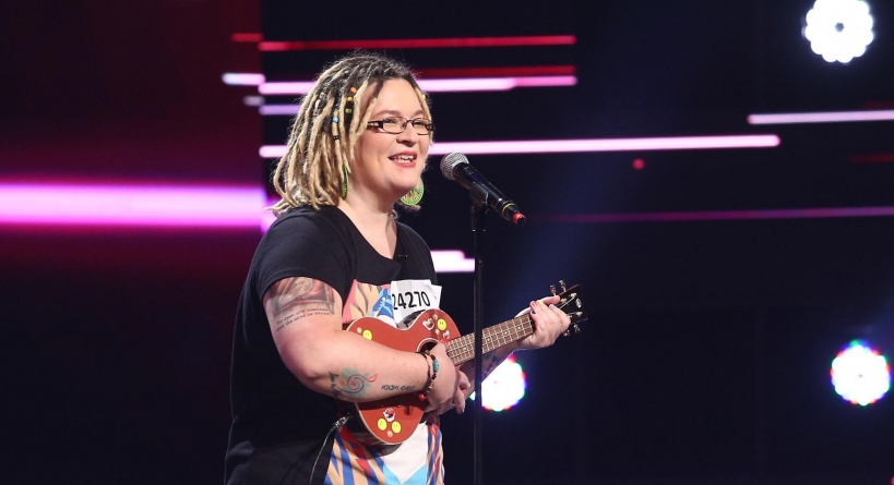 Show total pe scenă!: Nora Deneș, artista noastră băimăreană, a reușit să cucerească juriul de la X Factor cântând piesă a Rihannei la ukulele! (VIDEO ȘI FOTO)