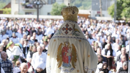 PS Iustin: „Maica Domnului a devenit prima Biserică, purtătoare de Hristos, prima fiinţă care L-a purtat în pântece pe Dumnezeu”