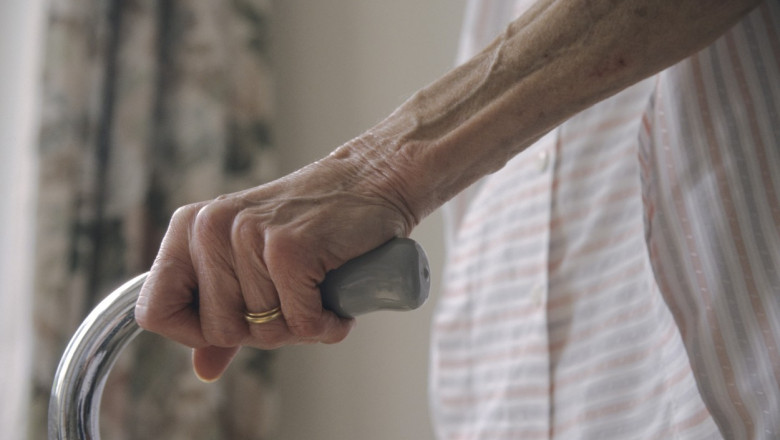 O veste foarte bună în țara noastră: O femeie cu vârsta de aproape 102 de ani a reușit să învingă COVID-19. La fel și fiica sa care are 80!