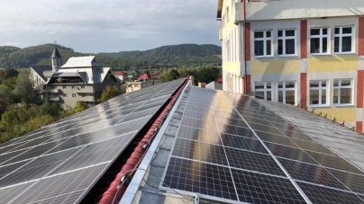 Beneficii ale energiei solare: În judeţul Maramureş, în oraşul Târgu Lăpuş, se lucrează pentru montarea de panouri fotovoltaice pe instituţiile publice! (FOTO)