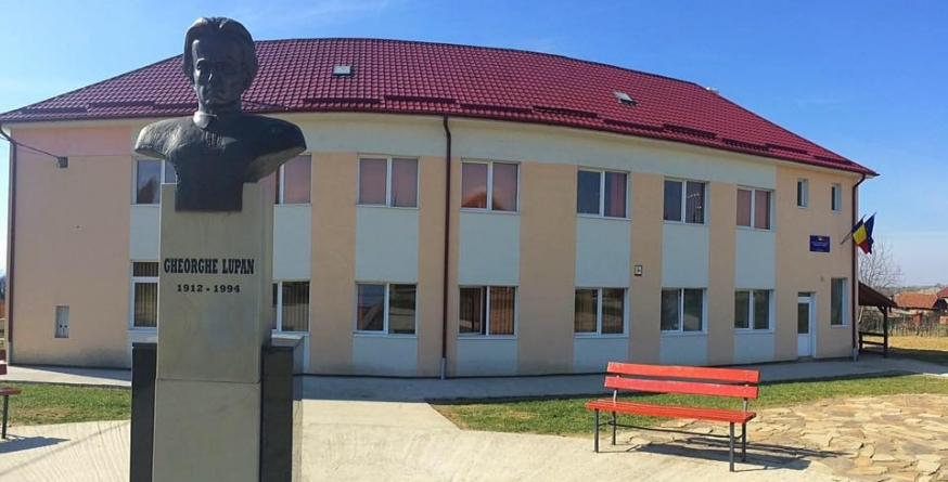 O școală din Maramureș va implementa catalogul electronic