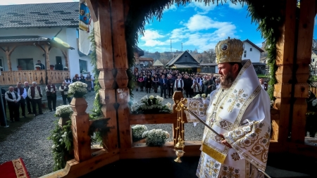 Sfânta Liturghie arhierească în Parohia Ortodoxă Săcel – Iza (FOTO)