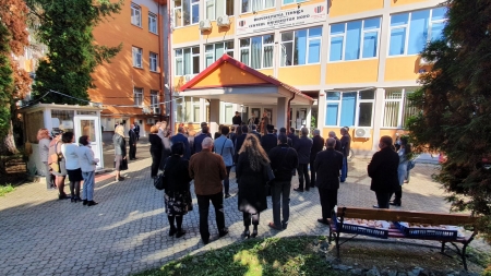 În curtea Facultății de Litere: Slujbă de pomenire pentru prof. univ. dr. George Achim (FOTO)