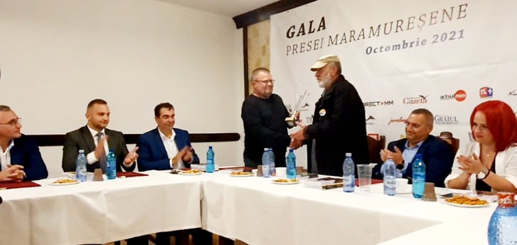 Prețuirea unei activități îndelungate: Scriitorului și jurnalistului Marian Ilea i-a fost acordat marele premiu al Galei Presei Maramureșene de la Borșa (FOTO)