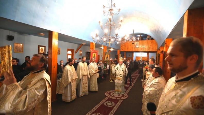 A avut loc hramul bisericii „Sfânta Cuvioasă Parascheva” din Baia Mare (FOTO)