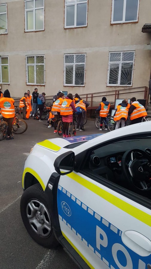 School Bike: Elevi de la două școli din Baia Mare au avut ocazia să-și scoată bicicletele din garaje și să plece plini de energie spre școală