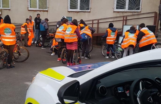 School Bike: Elevi de la două școli din Baia Mare au avut ocazia să-și scoată bicicletele din garaje și să plece plini de energie spre școală