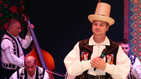 Denis Cupșe a adus în Maramureș Trofeul Festivalului „Cântece de Viță Veche” din Focșani (FOTO)