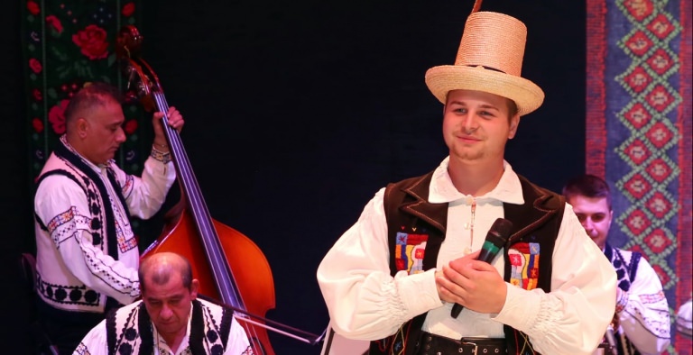 Denis Cupșe a adus în Maramureș Trofeul Festivalului „Cântece de Viță Veche” din Focșani (FOTO)