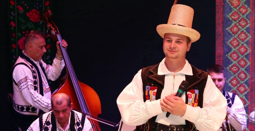 Denis Cupșe a adus în Maramureș Trofeul Festivalului „Cântece de Viță Veche” din Focșani (FOTO)