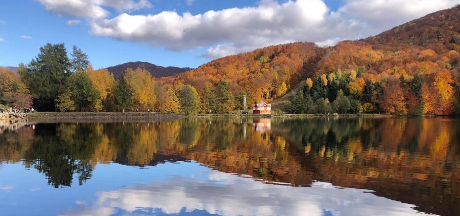 Pastel de toamnă: Lacul Bodi – Mogoșa, atracție pentru maramureșeni în orice anotimp (FOTO)