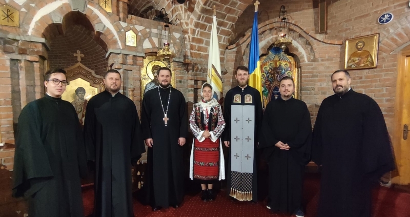 Cântul bizantin din Craiova în Maramureș: Tânăra Ana Nuță a poposit în județul nostru și a cântat alături de „Theologos”