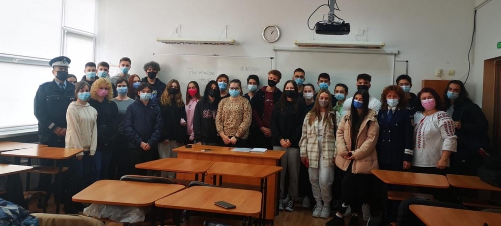 Ziua Europeană de Luptă împotriva Traficului de Persoane, marcată la Colegiul „Mihai Eminescu” (FOTO)