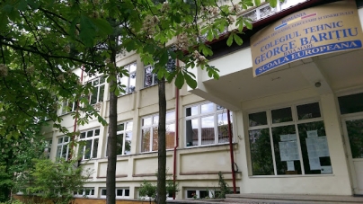 Anchetă în județul Maramureș: În Baia Mare cadru didactic agresat de un elev. Profesoara are fractură de stern și trei coaste. Anchetă a poliției în acest caz!