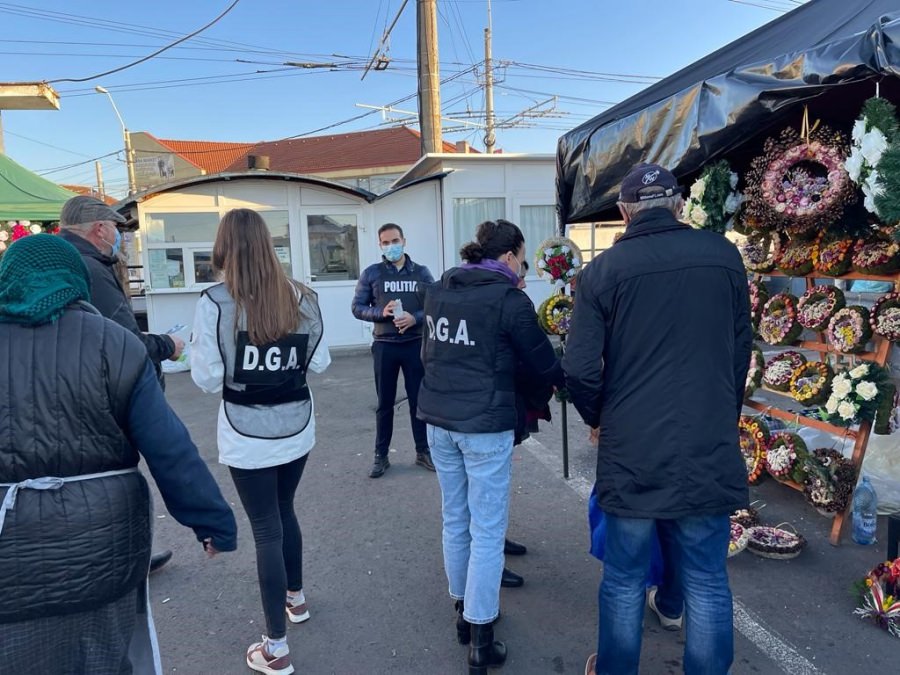 „M.A.I. etic, M.A.I. integru!”: Serviciul Anticorupție Maramureș, acțiune în Piața Izvoare din Baia Mare (FOTO)