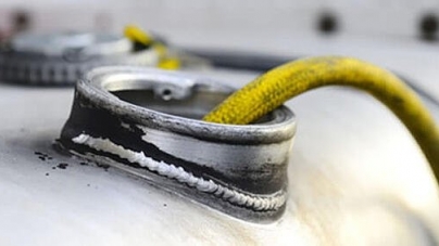 Trei tineri din Strâmtura și Sighet sunt cercetați după ce au furat motorină din mai multe utilaje