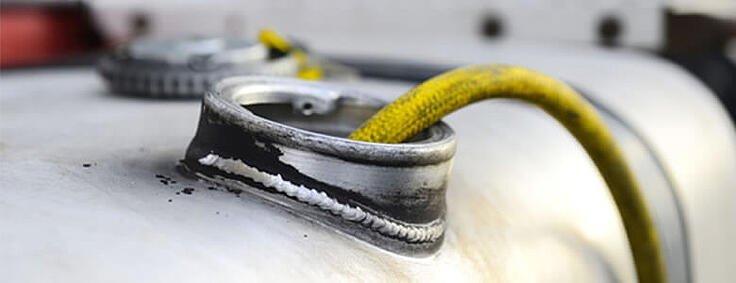 Trei tineri din Strâmtura și Sighet sunt cercetați după ce au furat motorină din mai multe utilaje