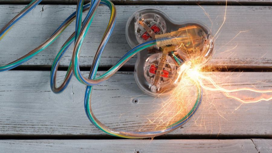ISU Maramureș: „Atenție la utilizarea instalațiilor și aparatelor electrice”