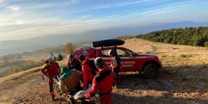O nouă alertă Salvamont: În județul Maramureș un tânăr a primit urgent ajutorul salvatorilor montani după ce s-a accidentat la nivelul glenzei! (VIDEO ȘI FOTO)
