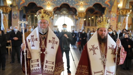 Unde liturghisesc și predică ierarhii în această duminică