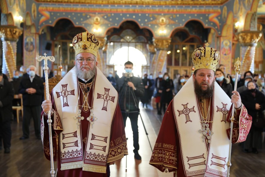 Unde liturghisesc și predică ierarhii în această duminică