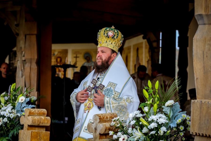 PS Timotei: „Să facem fapte bune, milostenie, să arătăm iubire jertfelnică faţă de toţi oamenii, ca sub această formă duhovnicească raiul să dobândim şi să ne mântuim sufletele”
