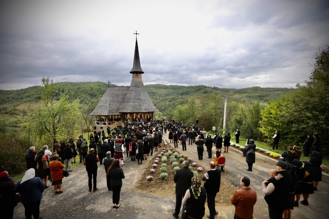 În 14 octombrie: Hramul Mănăstirii din Strâmtura; În mijlocul credincioșilor se va afla PS Iustin