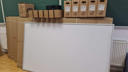 27 de unități de învățământ liceal din județ au primit table interactive