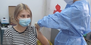 Vaccinarea în țara noastră: Medicii de familie din Maramureș și cei în centrele speciale funcționale vor imuniza populația doritoare cu doza patru!