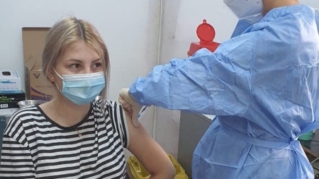 Vaccinarea continuă la noi: În județul Maramureș în prezent cu cel puțin prima doză de ser anti-COVID-19 avem imunizate 344.288 persoane! Statistica arată tot!