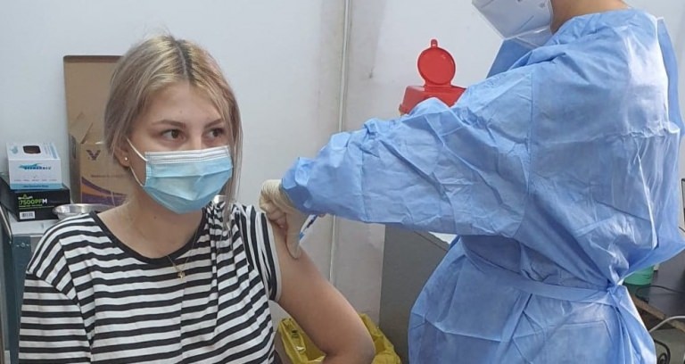 Vaccinarea în țara noastră: Medicii de familie din Maramureș și cei în centrele speciale funcționale vor imuniza populația doritoare cu doza patru!