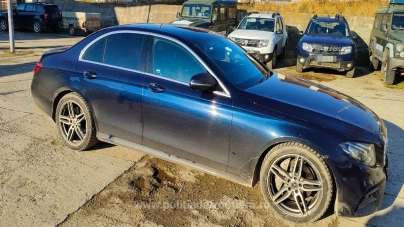 Autoturism furat din Marea Britanie, descoperit în Poienile de sub Munte