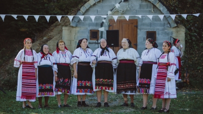 În această duminică: Horitoarele din Lăpuș vor fi prezente la Mănăstirea „Sfânta Treime” Breaza din Suciu de Sus