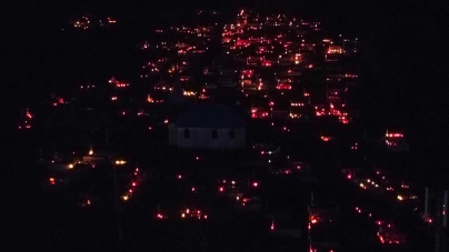 Luminația în Maramureș: Cimitirele s-au transformat în adevărate grădini de culoare și lumină (FOTO)