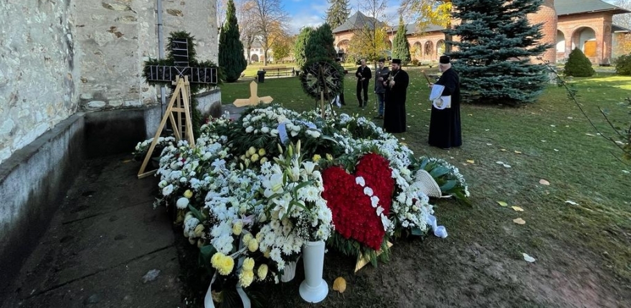 Slujbă de pomenire la mormântul Părintelui Arhimandrit Emanuil Rus (FOTO)