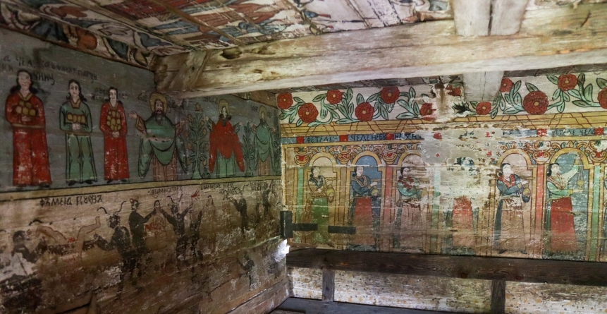 Oameni cu suflet mare vor să restaureze pictura bisericii de lemn din Larga; Doritorii pot contribui la acest demers