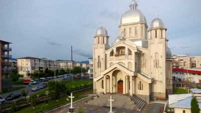 Sunteți invitați la hramul bisericii „Sfinții Arhangheli Mihail si Gavril” din Baia Mare
