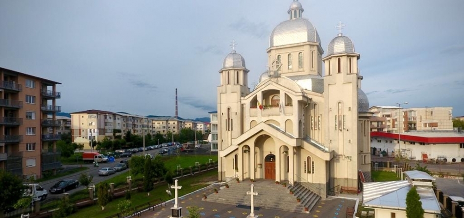 Sunteți invitați la hramul bisericii „Sfinții Arhangheli Mihail si Gavril” din Baia Mare
