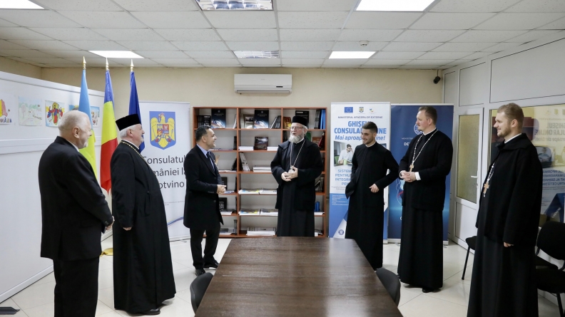 PS Iustin, vizită la Consulatul Român din Slatina, Ucraina (FOTO)