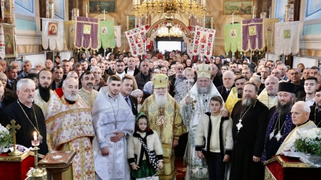 PS Iustin a participat duminică la hramul bisericii „Sfinţii Mihail şi Gavriil” din Slatina, Ucraina (FOTO)