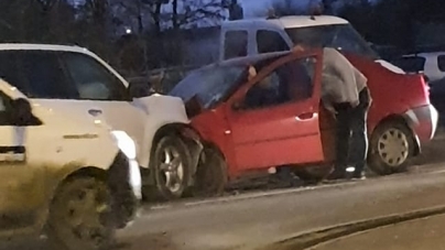 Ziua a început cu un accident rutier pe strada Electrolizei din Baia Mare; Trei mașini implicate, un rănit